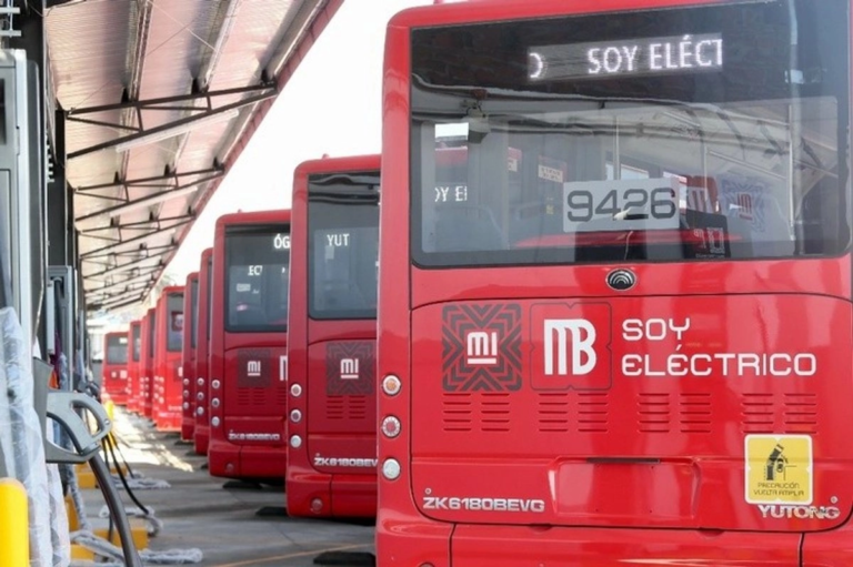 hombre muere en unidad del metrobus en cdmx cierran estacion escuadron 201 6e32c8b4 7f4b 4156 8ab1 a