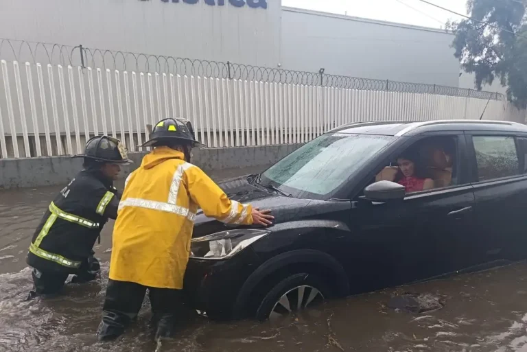 inundaciones colapsan vialidades y autopistas 92ec6448 5501 4893 a30f 437eb0afae78 media