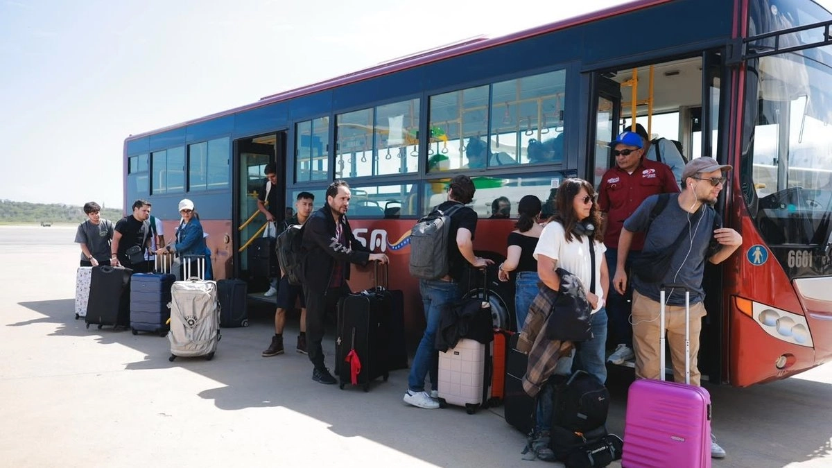 aterriza en el aifa vuelo con 29 personas que salieron de venezuela tras sismos informa sre 83ec3d99 98c4 49e2 a569 c02e81ee0108 medialjnimgndimage=fullsize